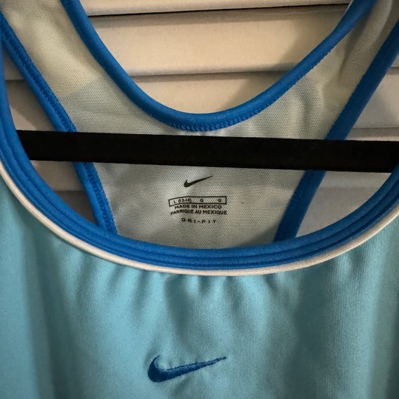 Vintage Nike Razorback Crop w/ Built In - Picture 4 of 4